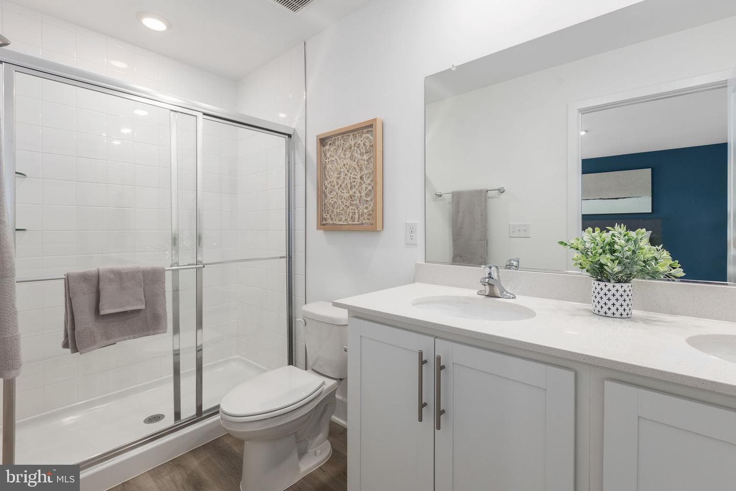 480 Sophie Street photo 35