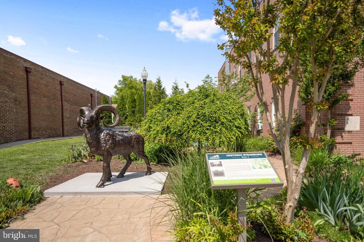 480 Sophie Street photo 55