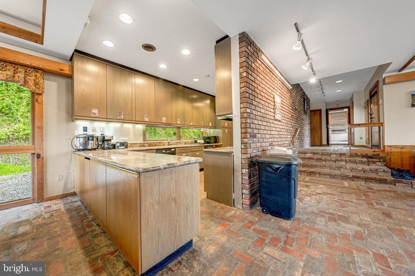 895 Fishers Road photo 15