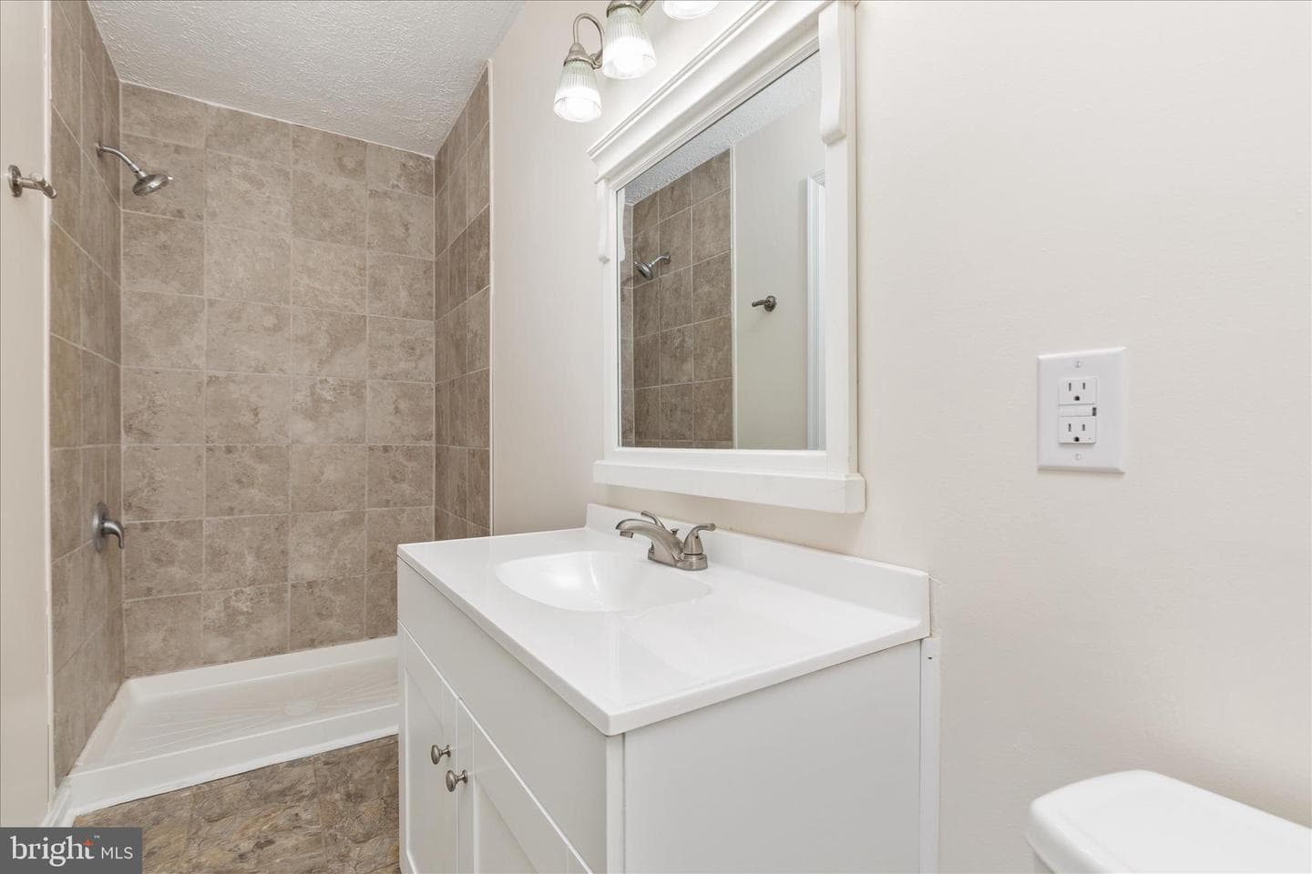 329 Wise Avenue photo 13