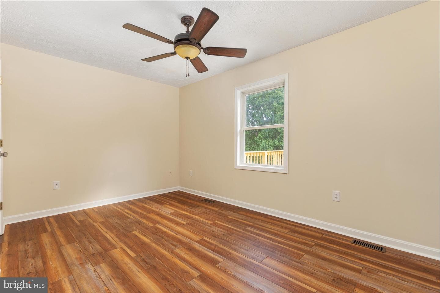 329 Wise Avenue photo 14
