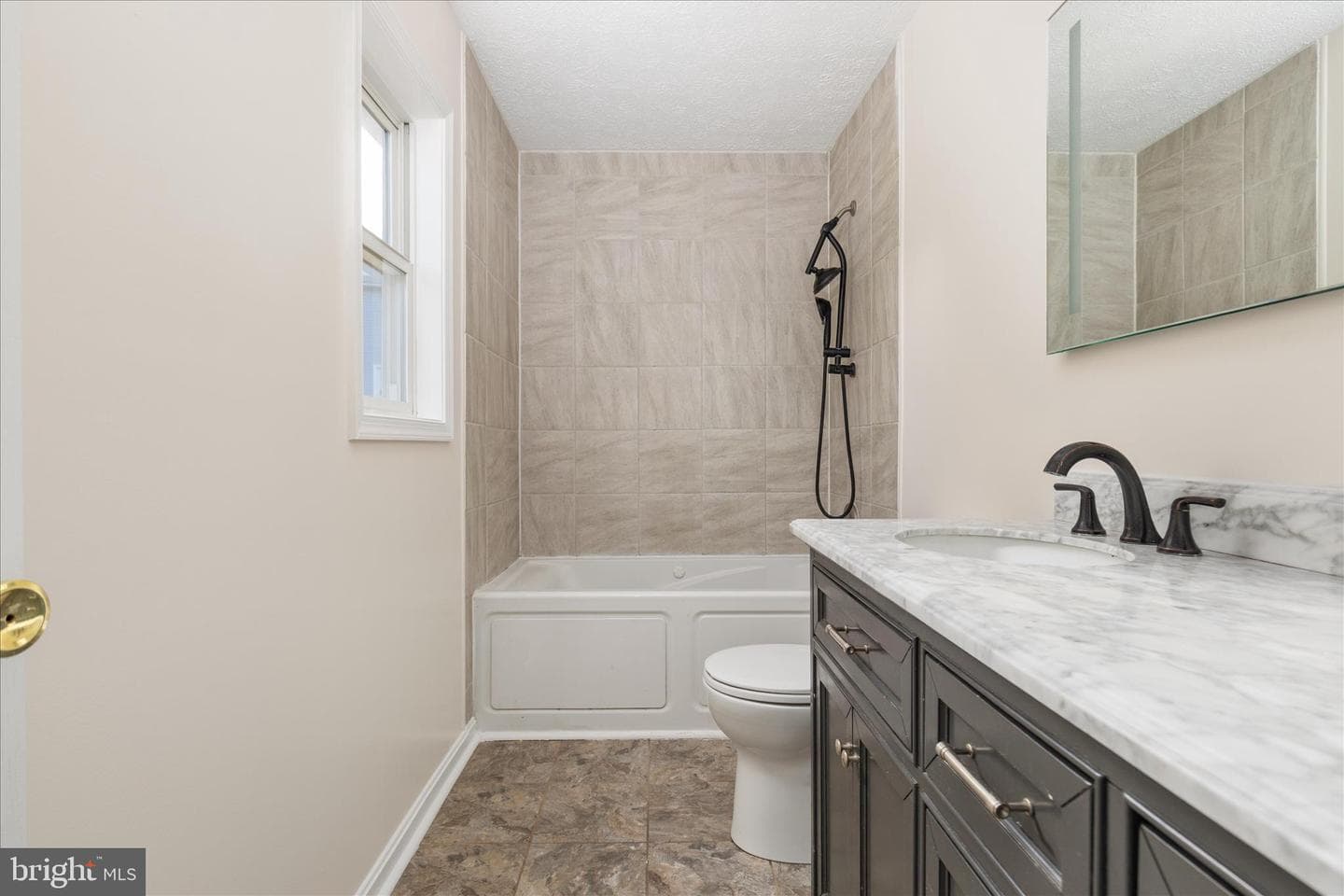 329 Wise Avenue photo 17