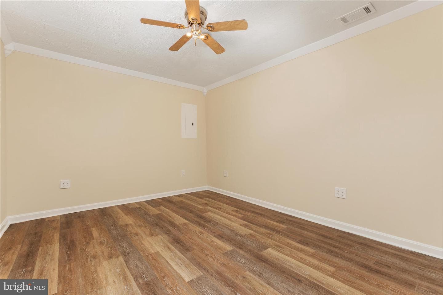 329 Wise Avenue photo 20