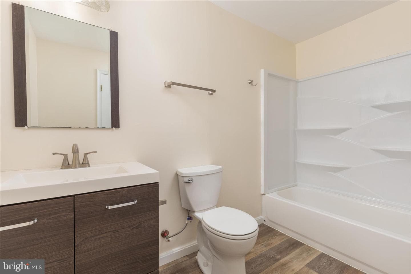 329 Wise Avenue photo 21