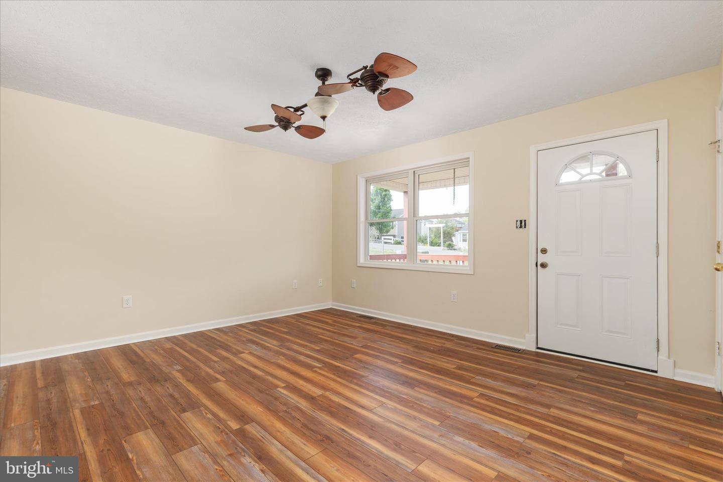 329 Wise Avenue photo 4