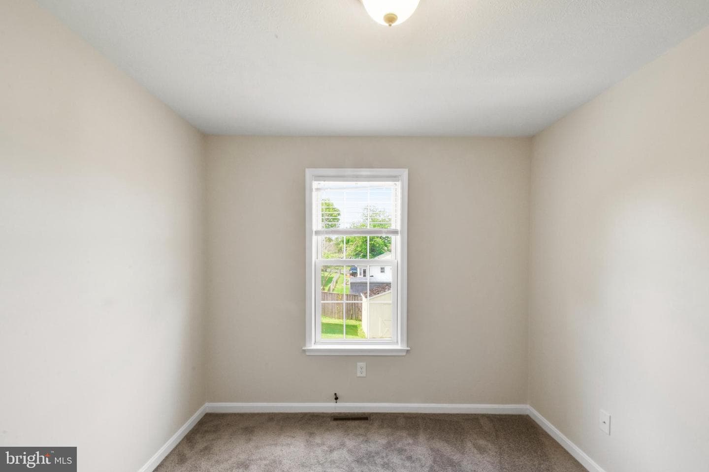 577 Ash Street photo 13