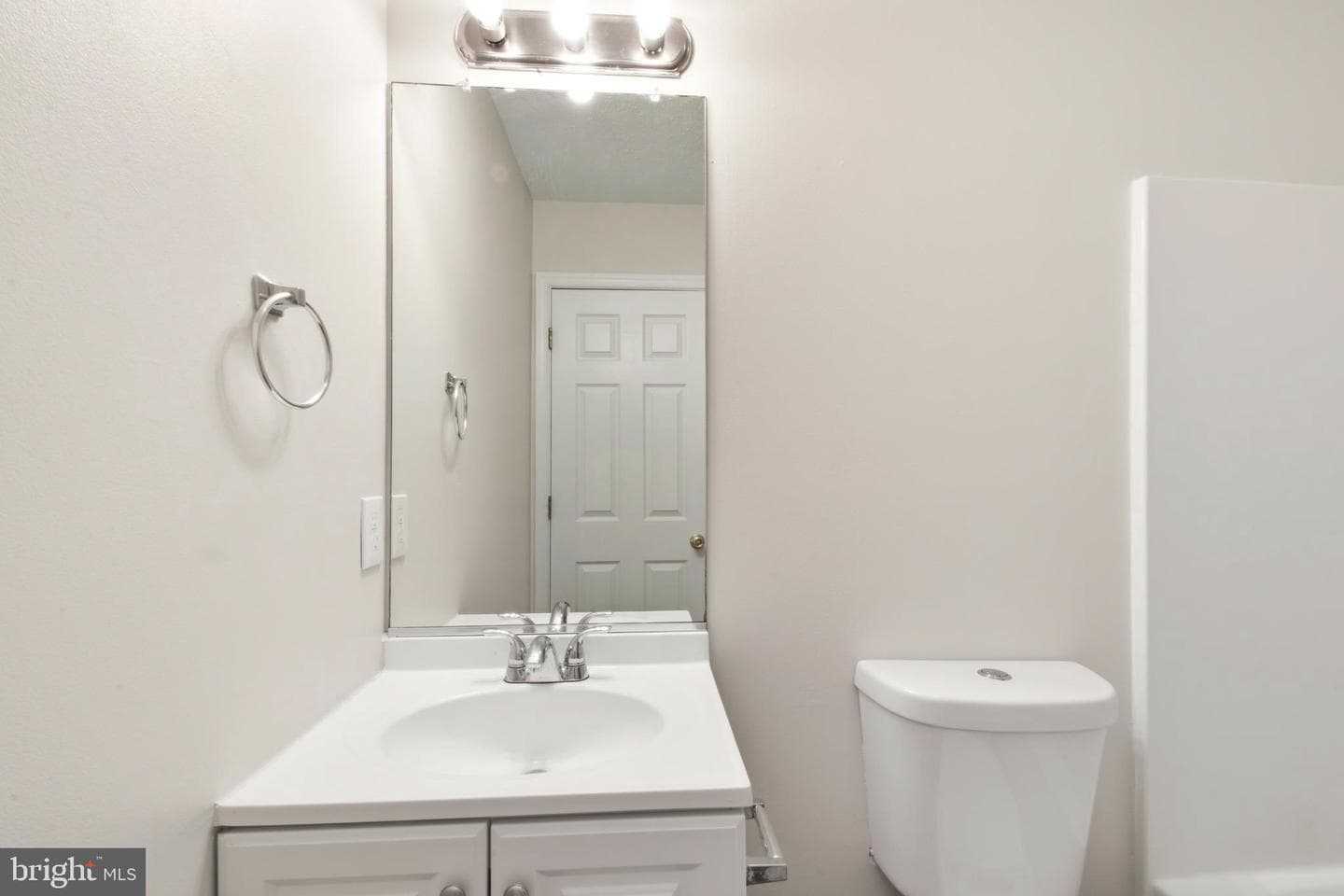 577 Ash Street photo 16