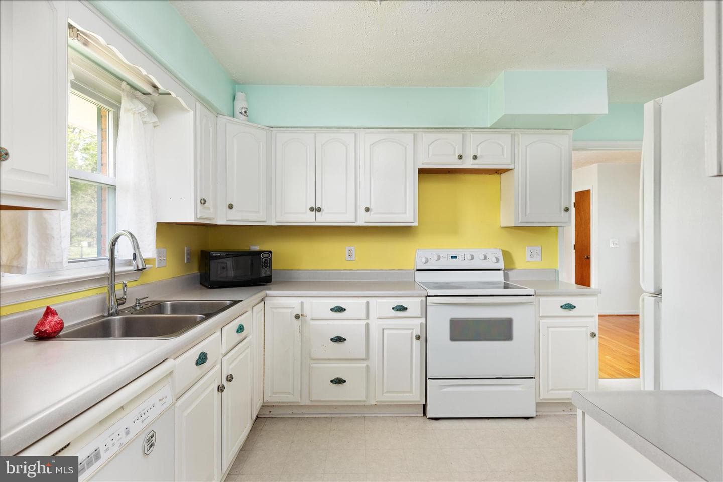 9943 Massanutten Avenue photo 10