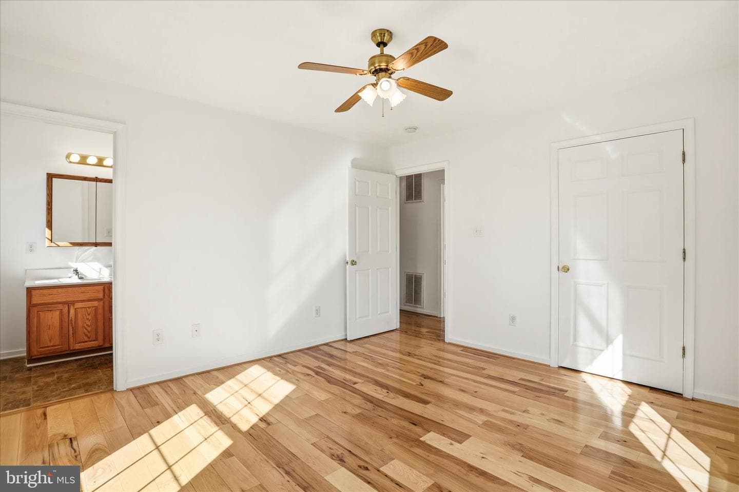 500 Stephenson Court photo 11