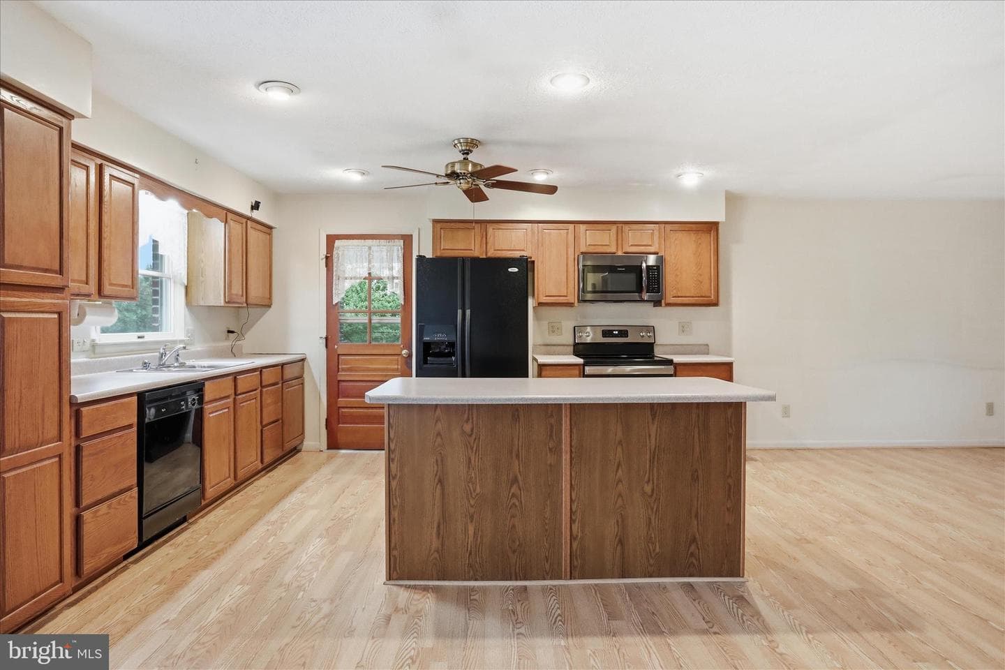 317 Dawn Avenue photo 5