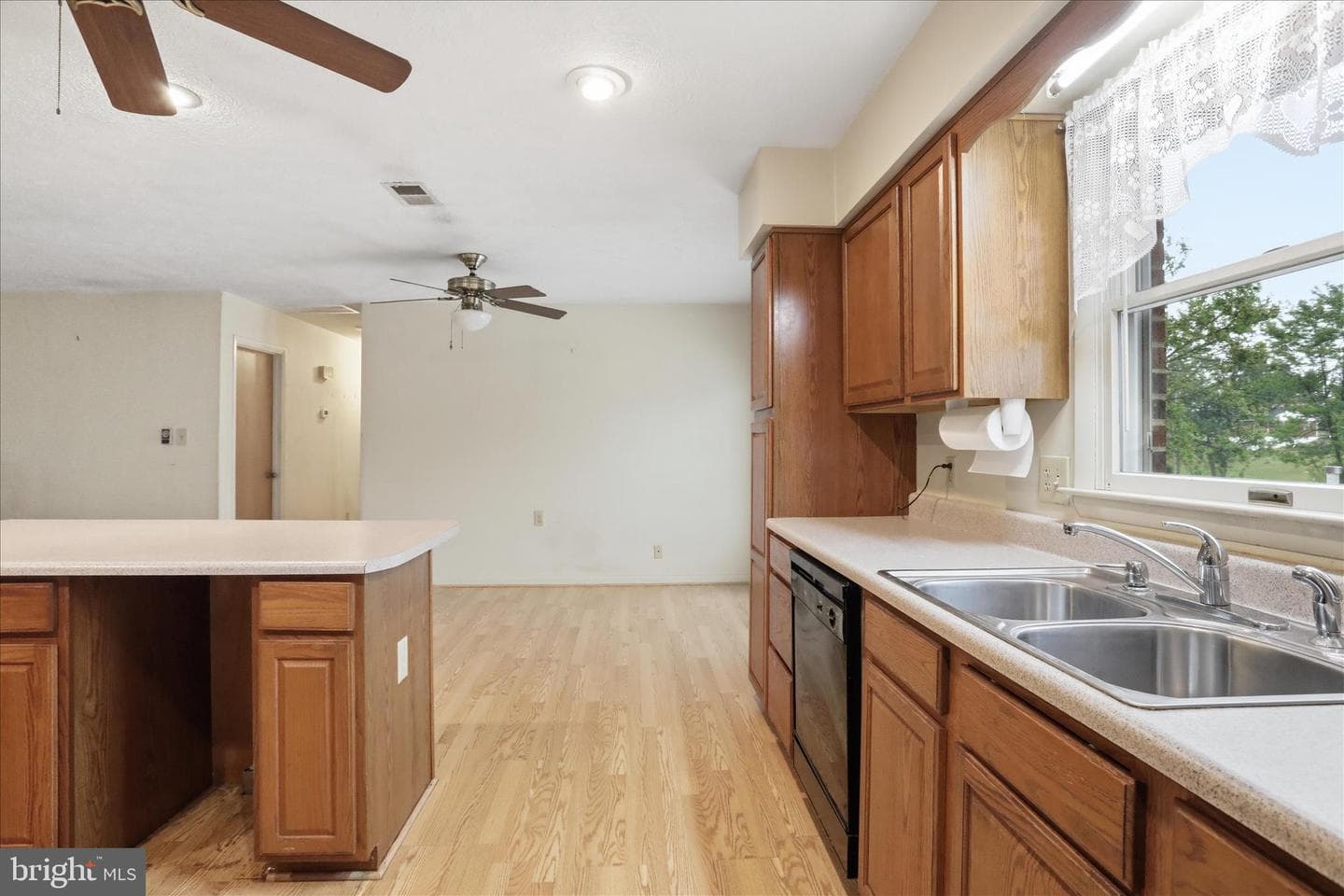 317 Dawn Avenue photo 7