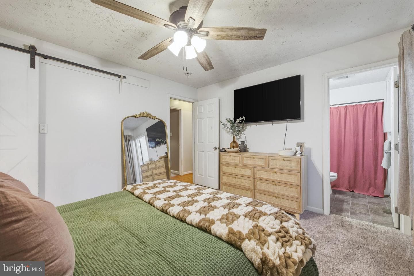 658 W King Street photo 11