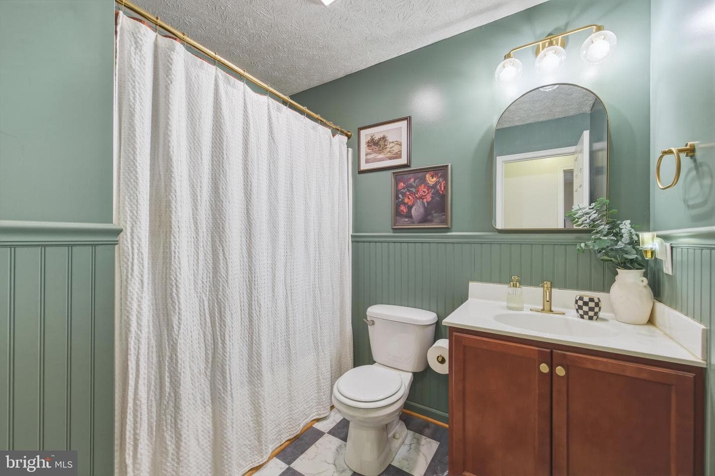 658 W King Street photo 17