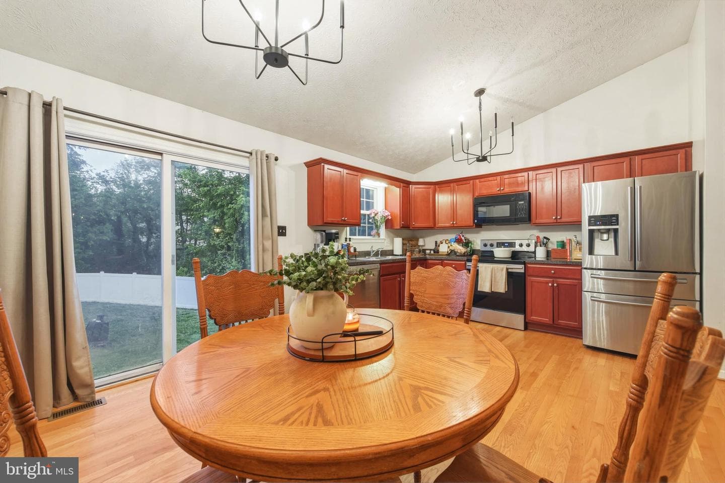 658 W King Street photo 6
