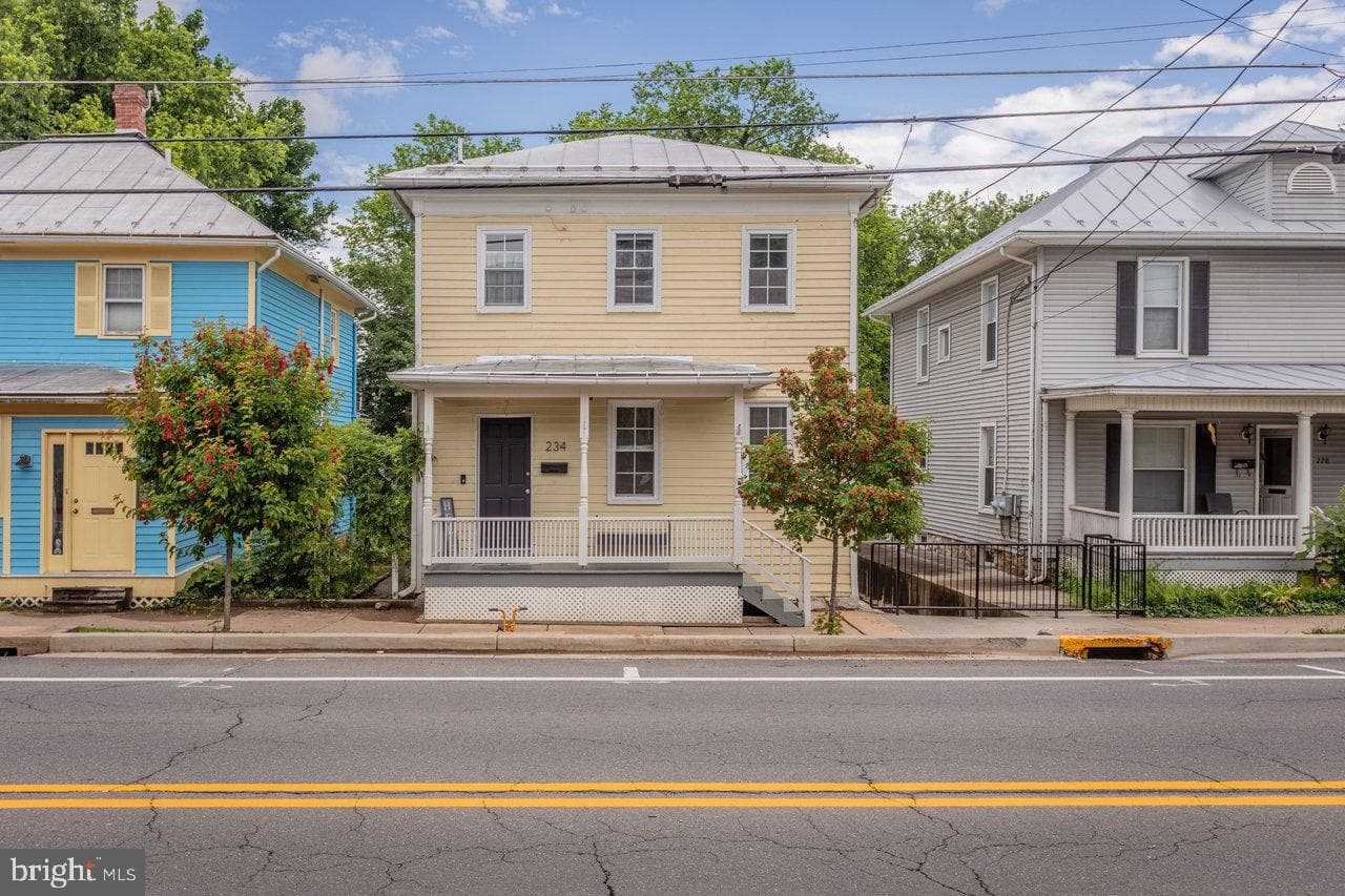 234 N Main Street, Woodstock