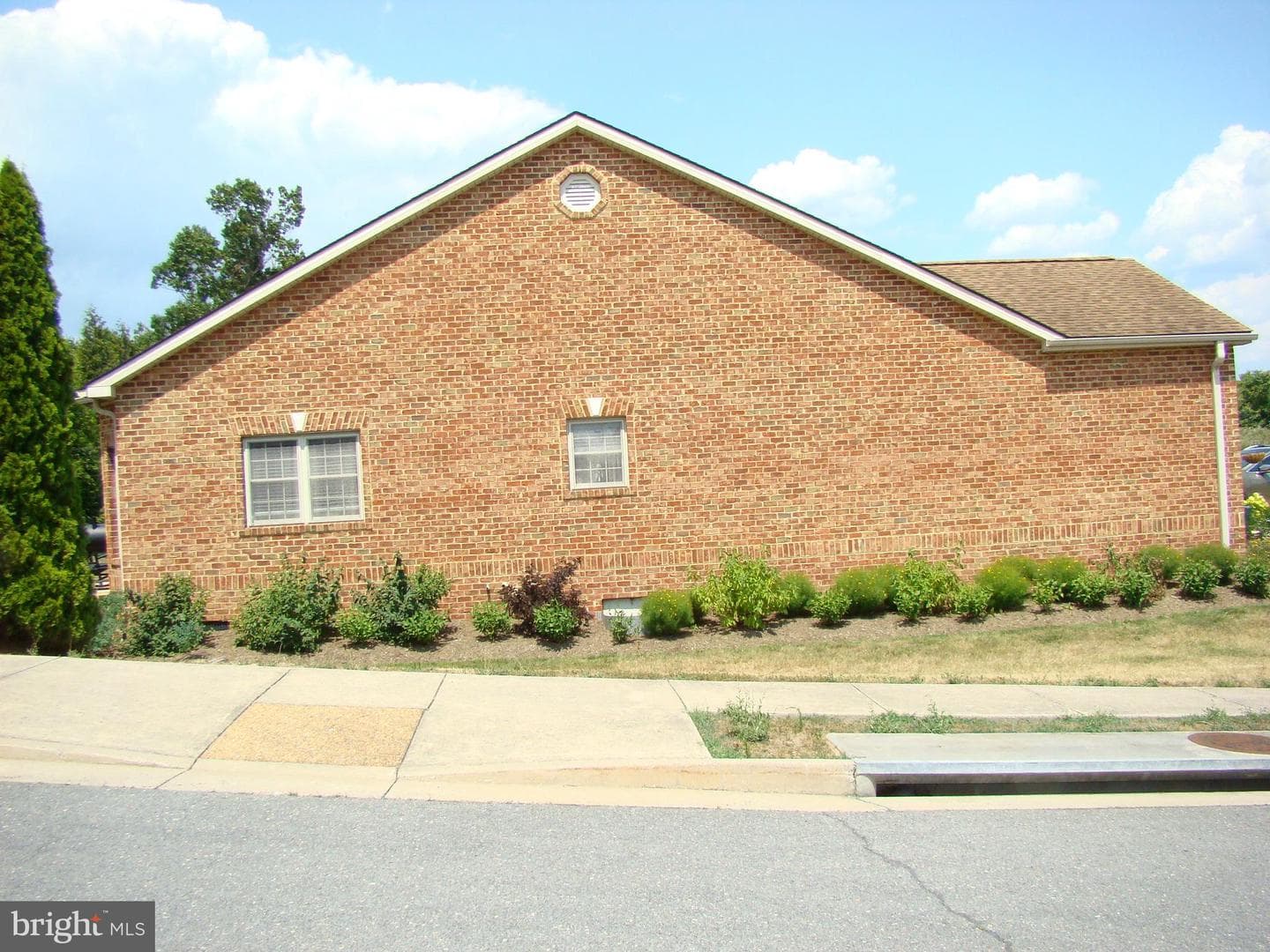 140 Donna Drive photo 8