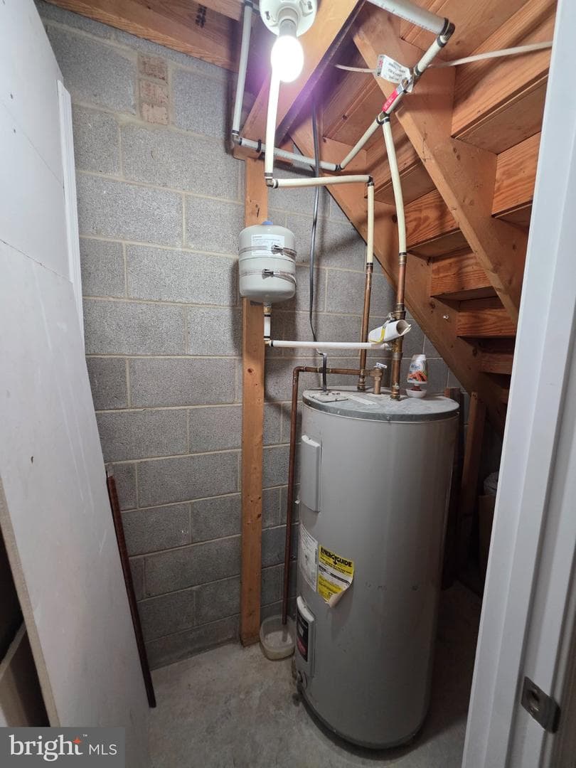 916 Hilltop Drive photo 19