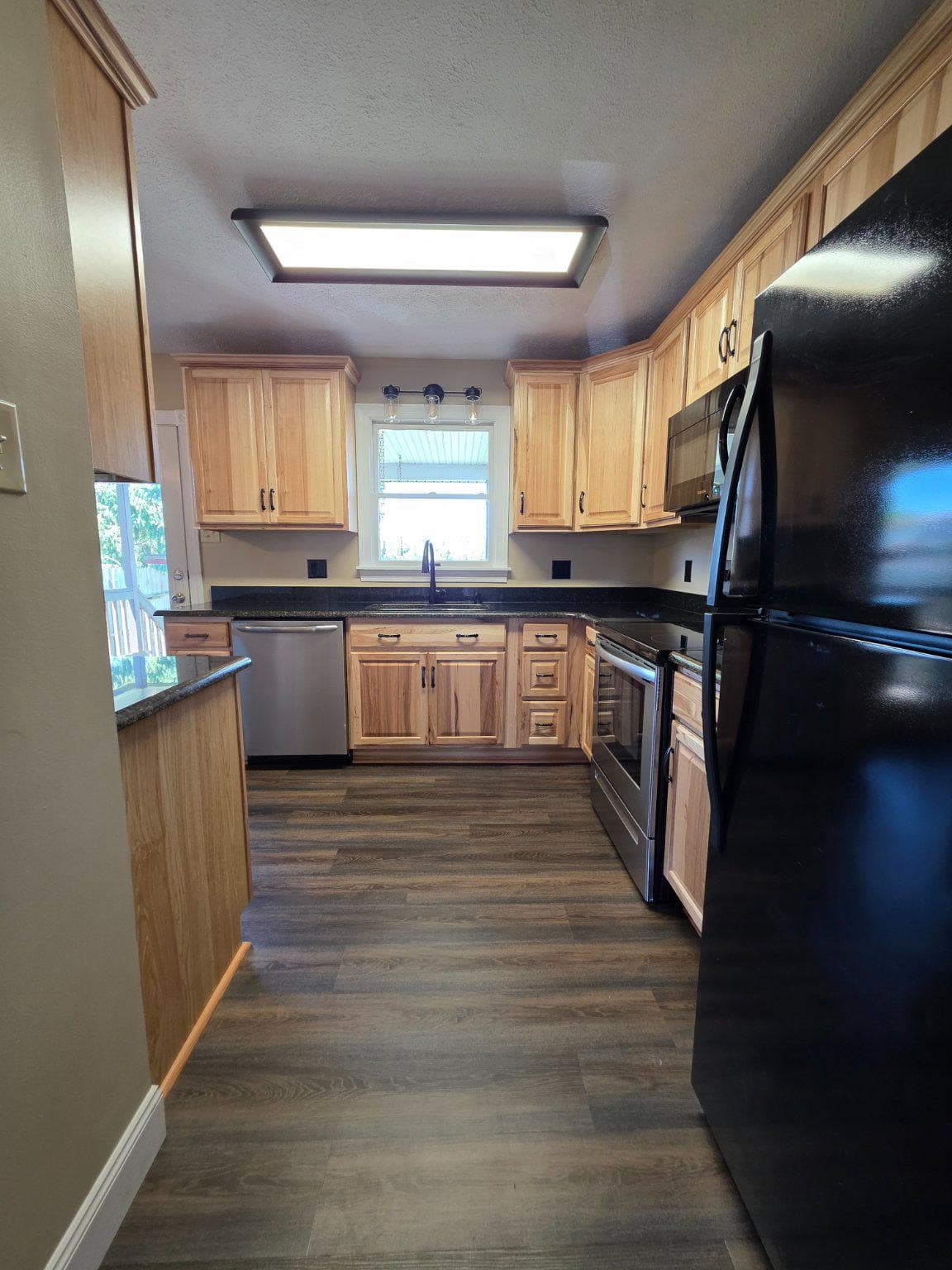 916 Hilltop Drive photo 7