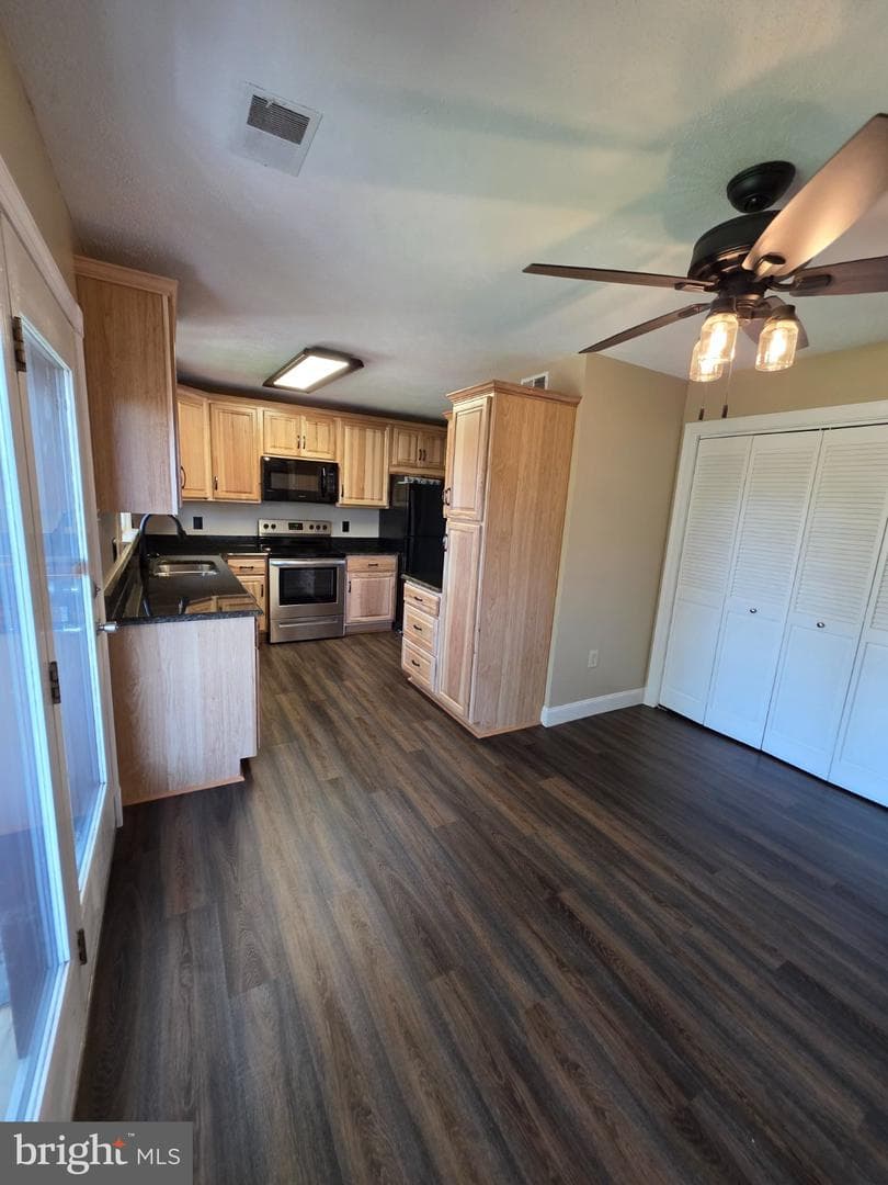 916 Hilltop Drive photo 9