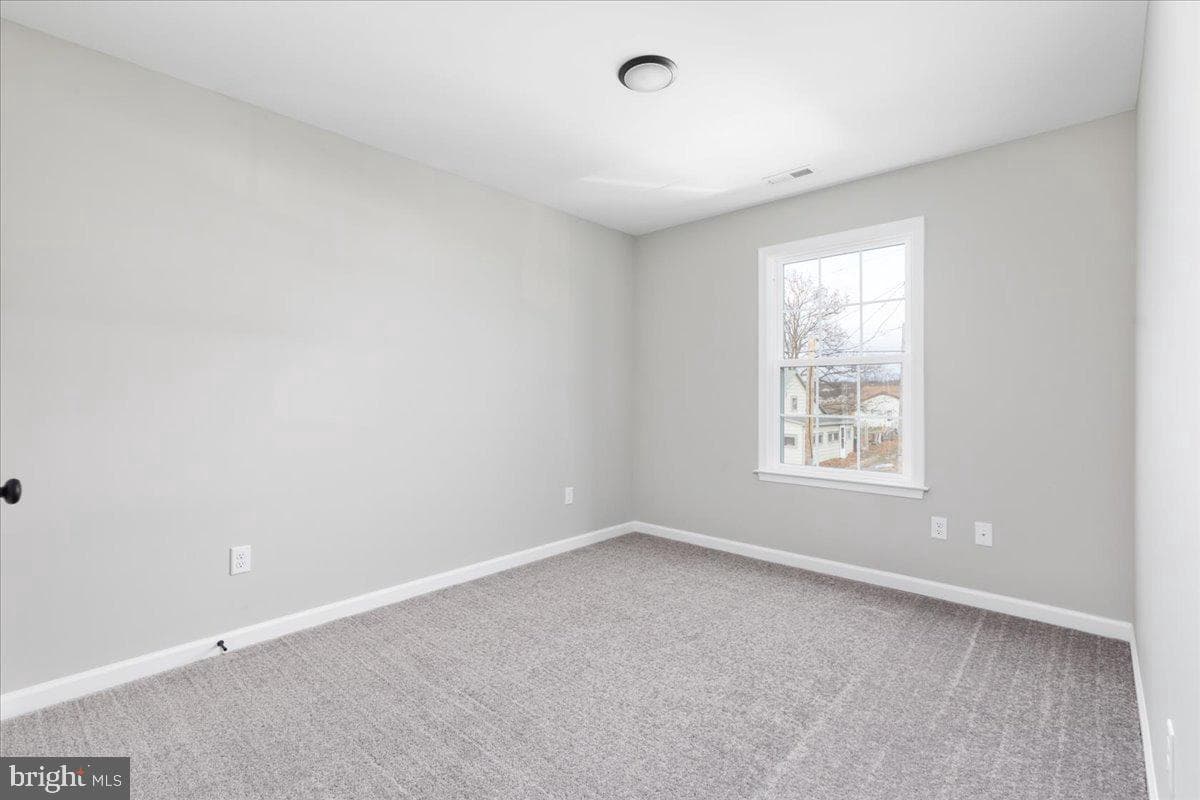 201 East Locust Street photo 17