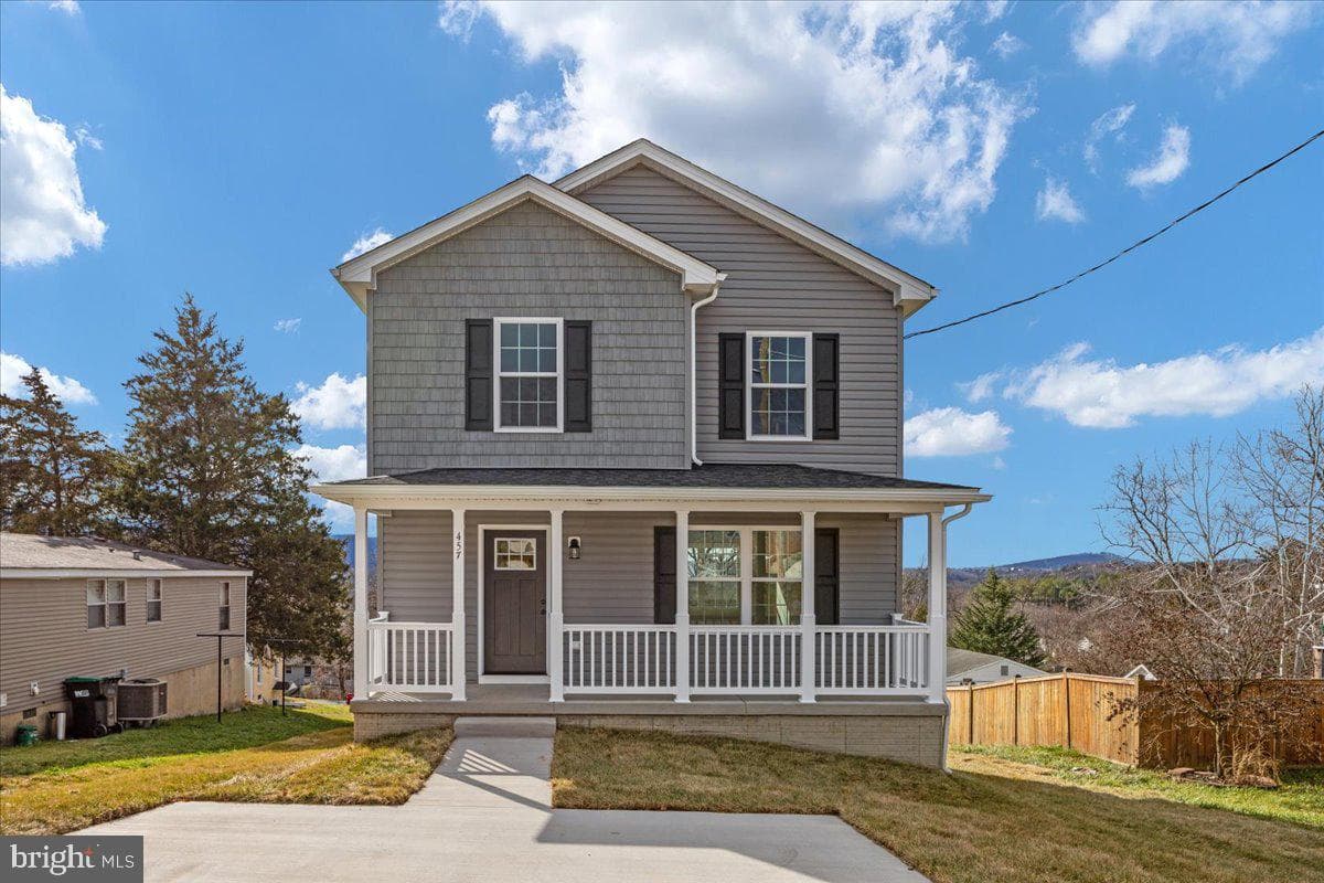 201 East Locust Street, Woodstock