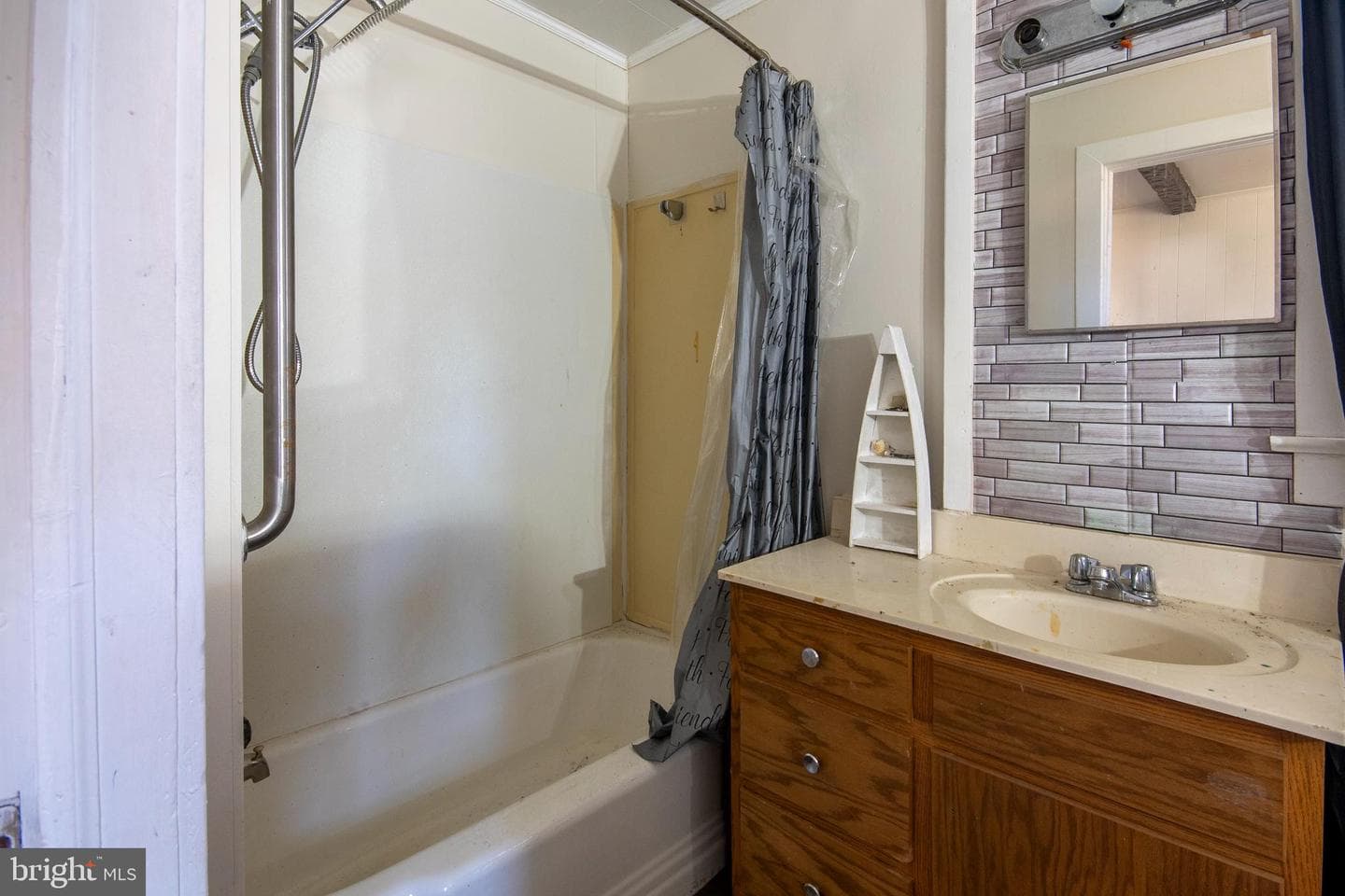 488 Ash Street photo 9