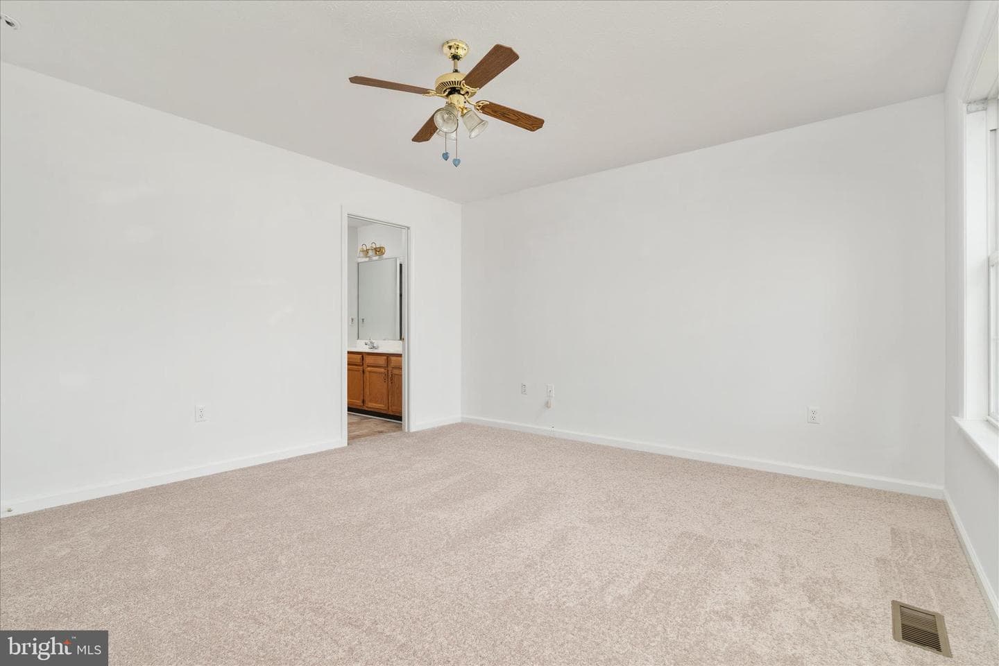 114 Hillview Drive photo 11