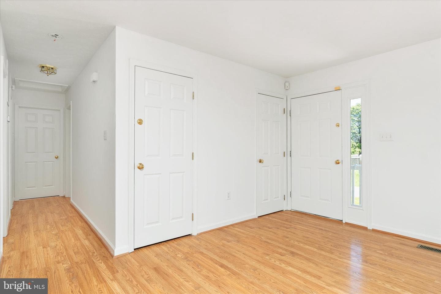 114 Hillview Drive photo 3