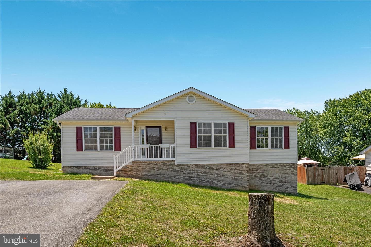 114 Hillview Drive photo 34