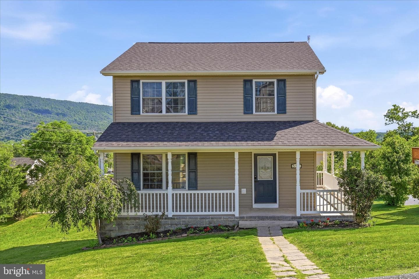 556 Thompson Street photo 1