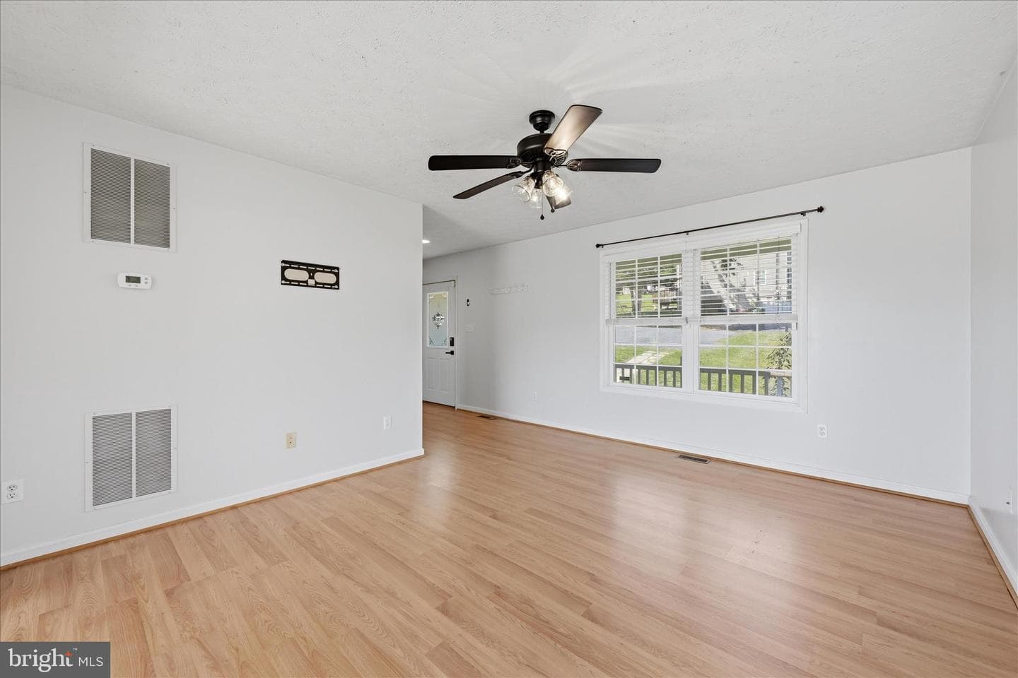 556 Thompson Street photo 16