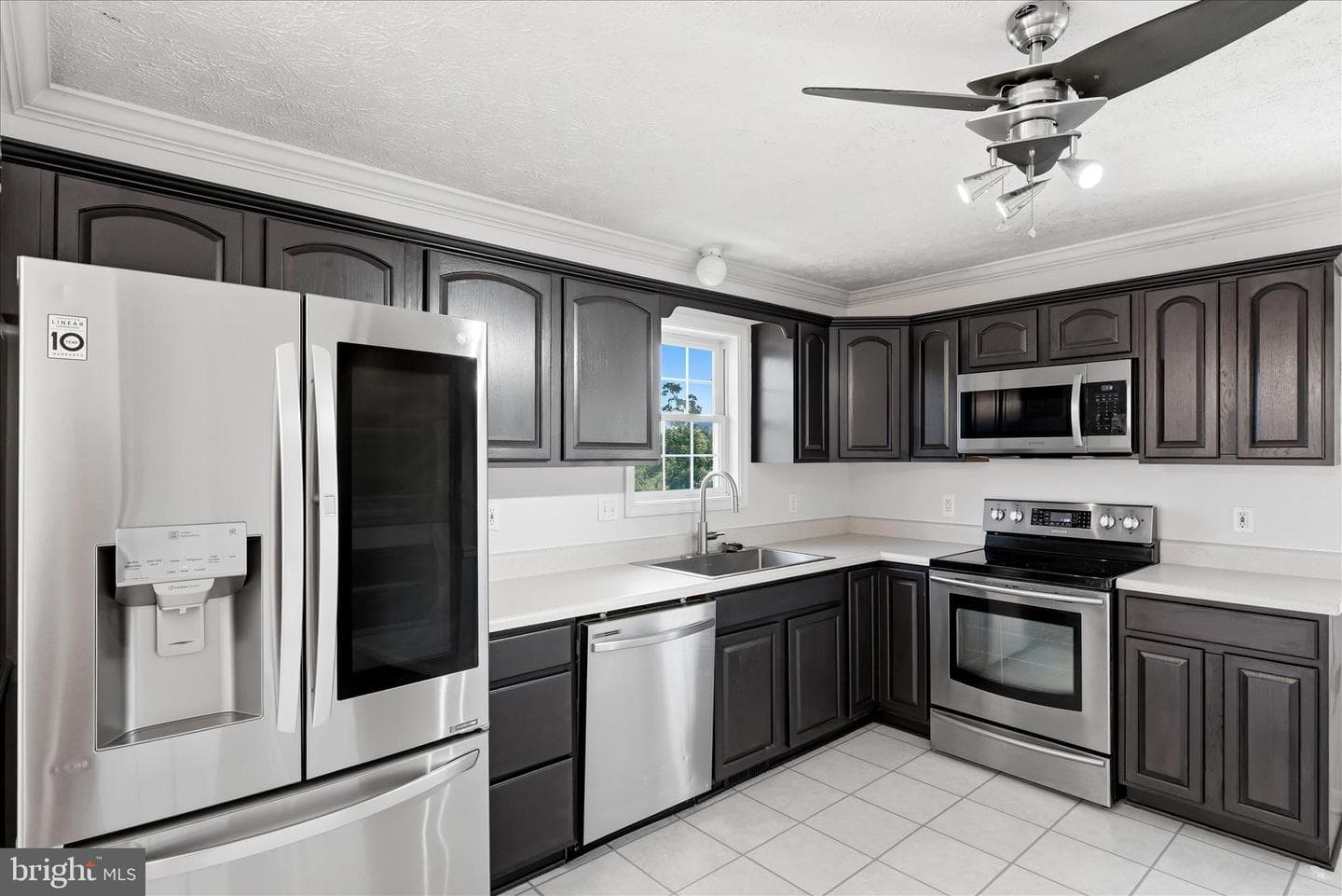 556 Thompson Street photo 19