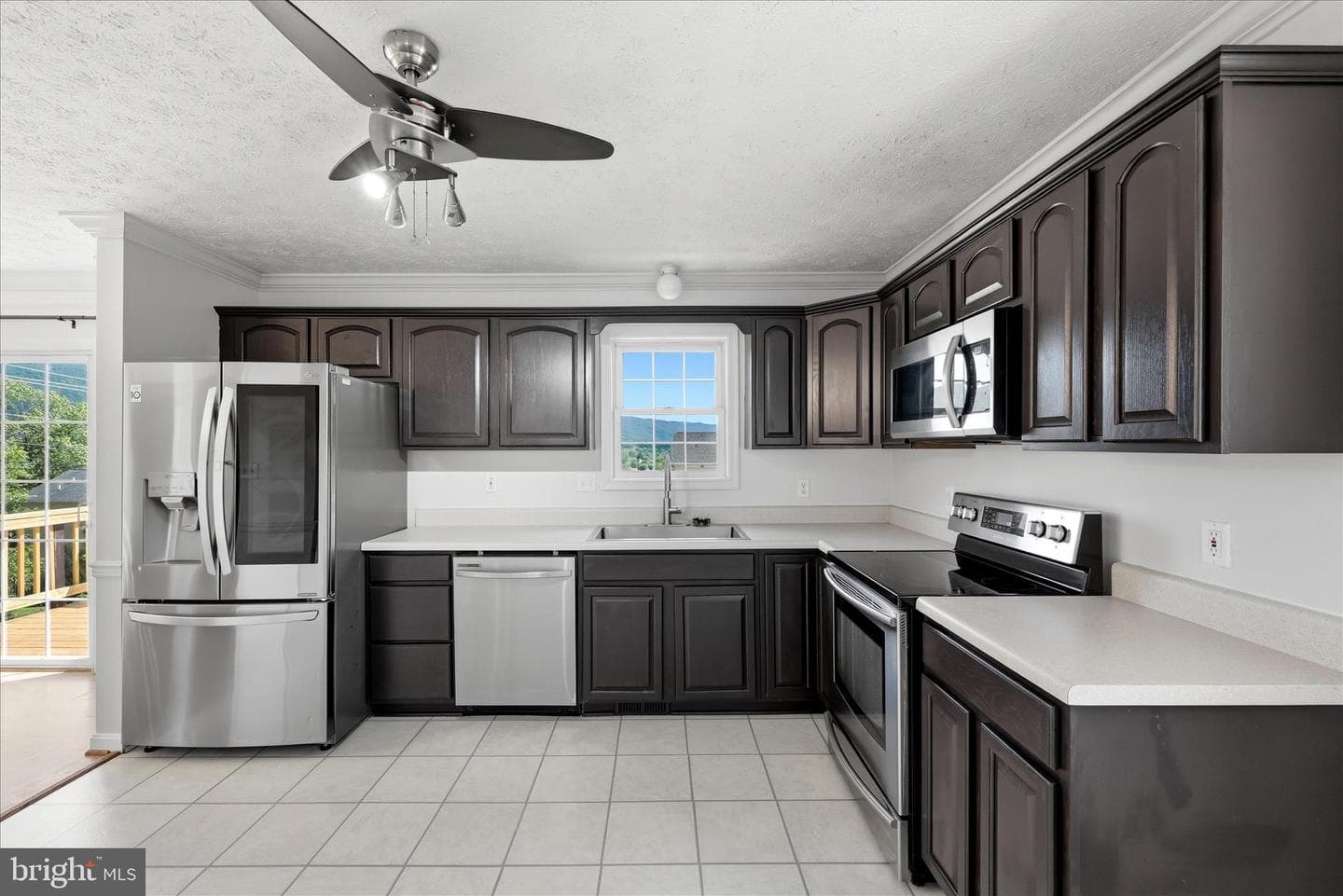 556 Thompson Street photo 21
