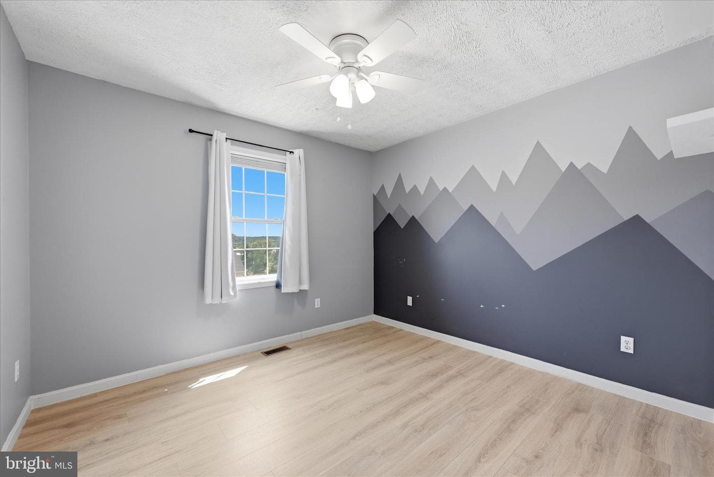 556 Thompson Street photo 26