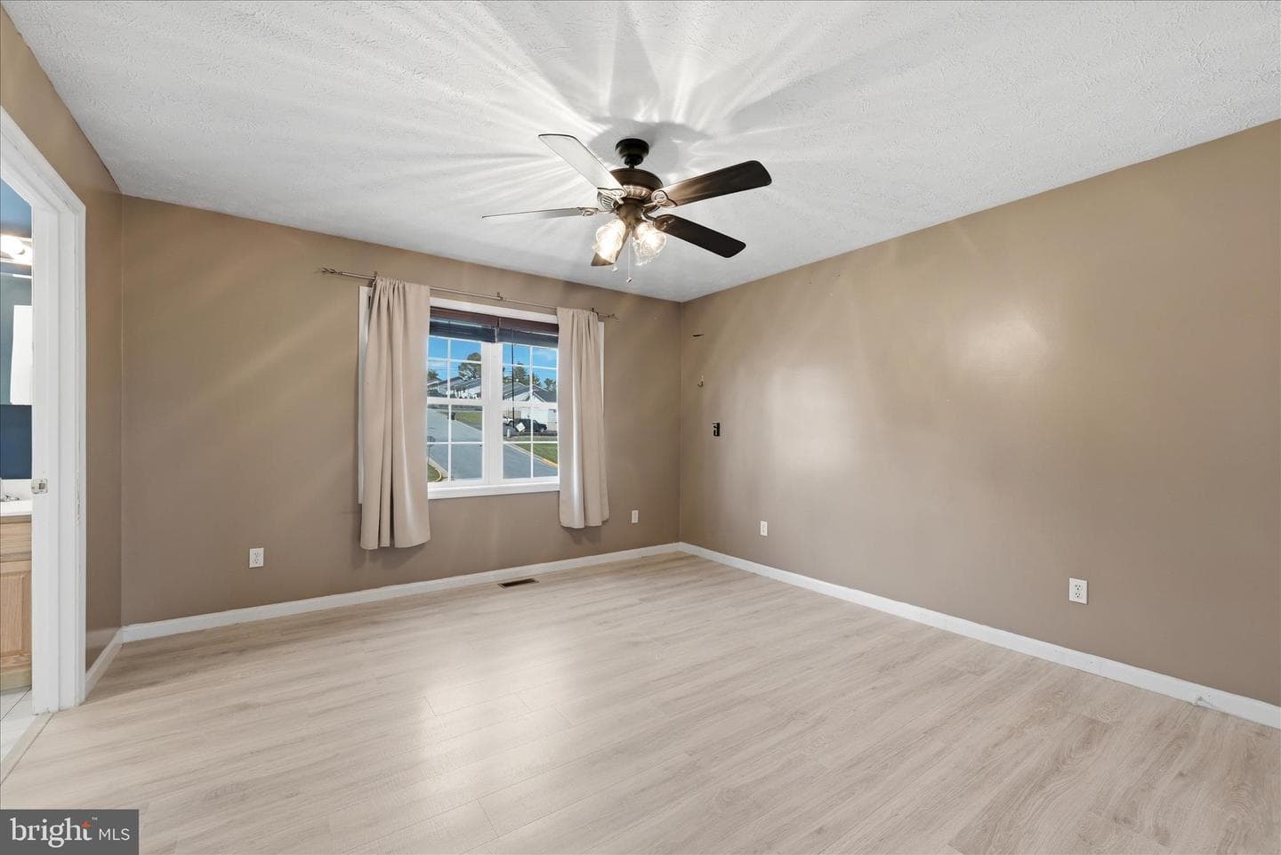 556 Thompson Street photo 30