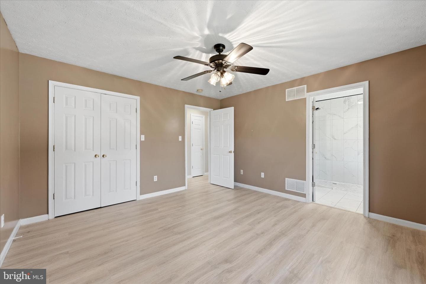 556 Thompson Street photo 31