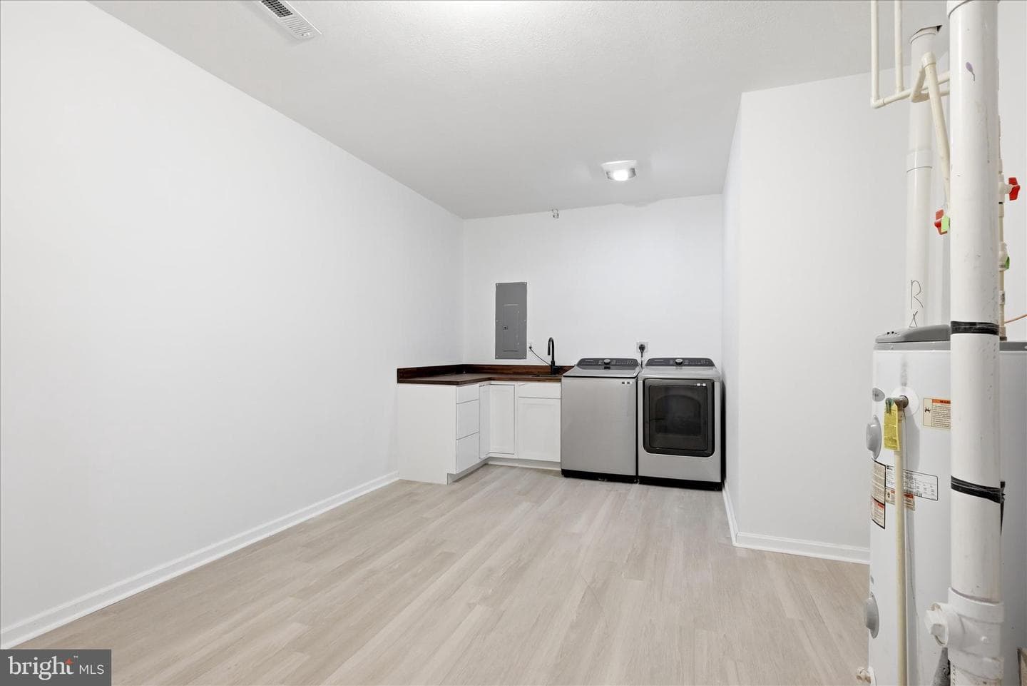 556 Thompson Street photo 37