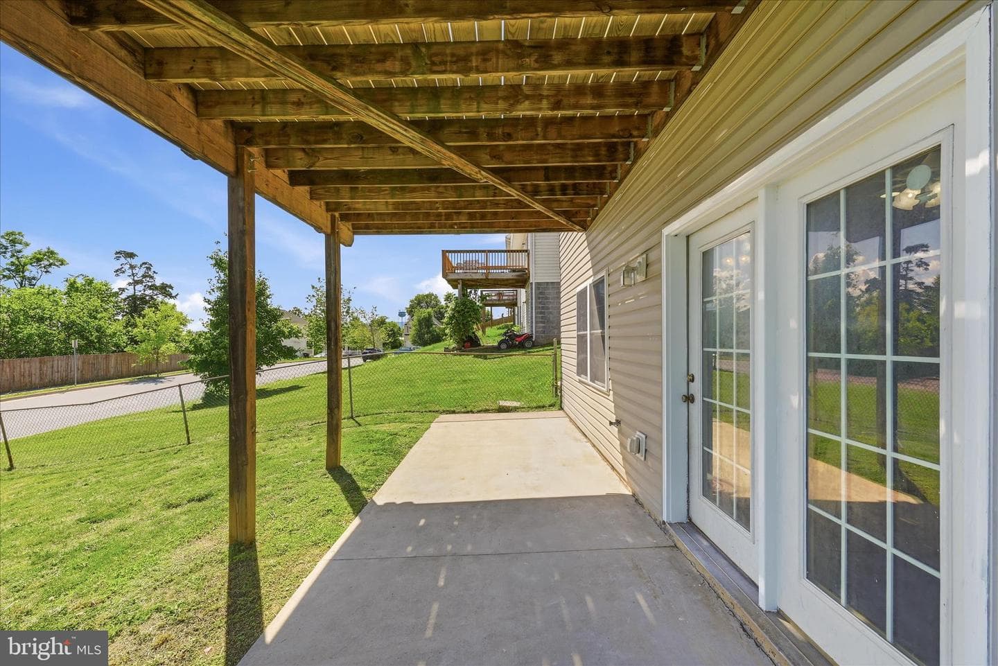 556 Thompson Street photo 42