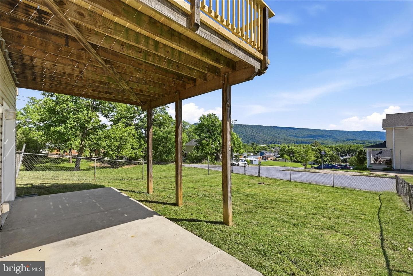 556 Thompson Street photo 43