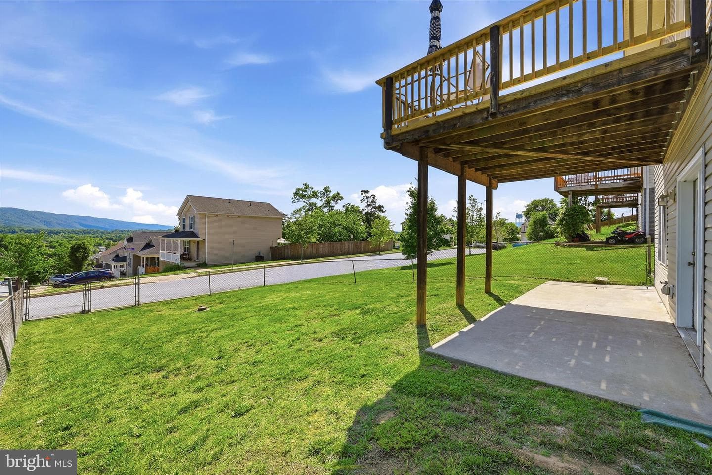 556 Thompson Street photo 44