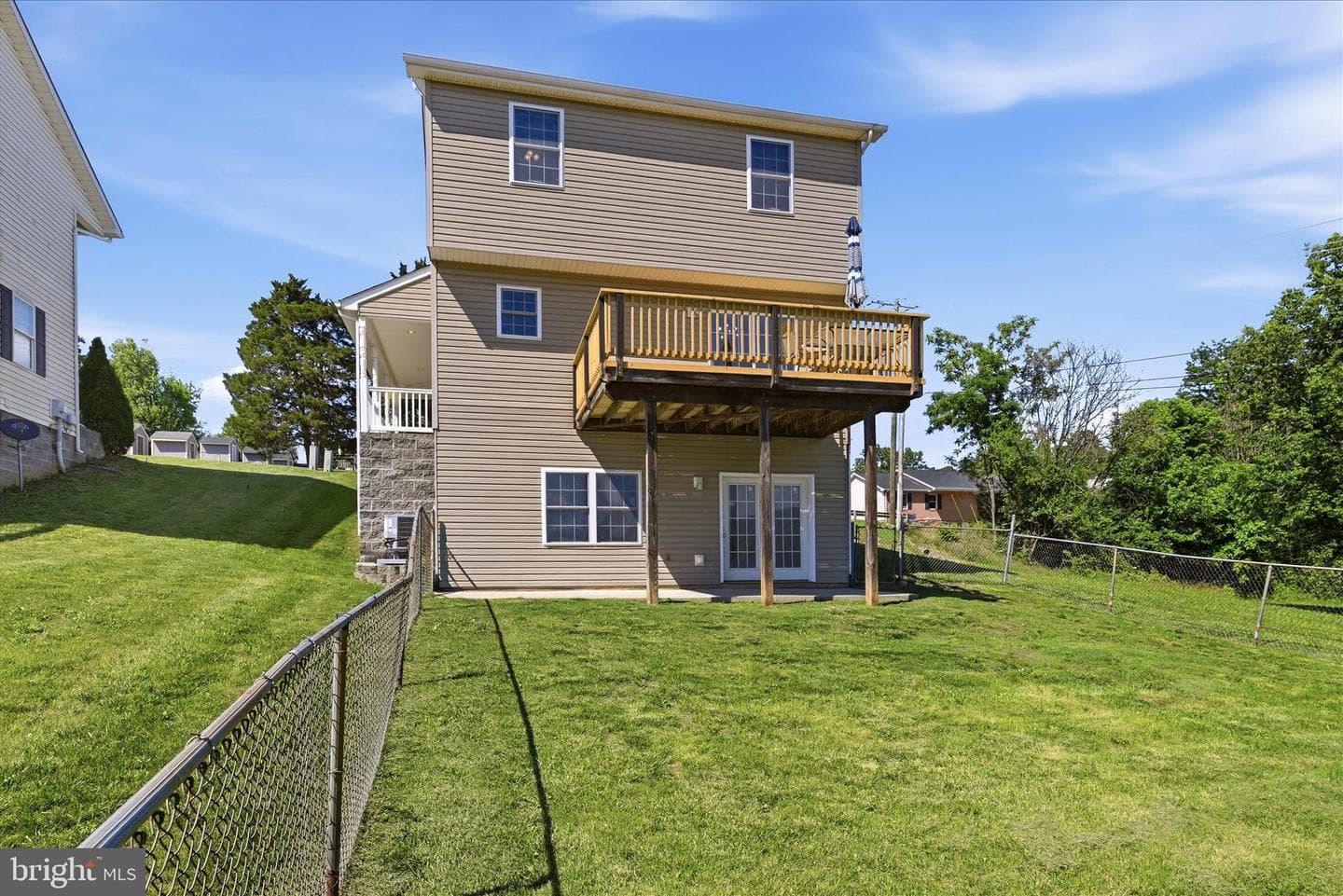 556 Thompson Street photo 46
