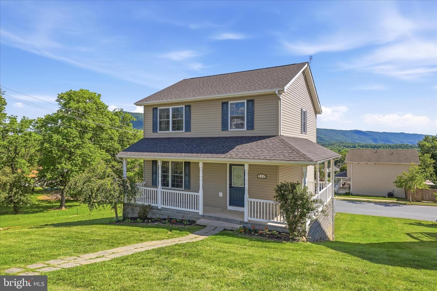 556 Thompson Street photo 6
