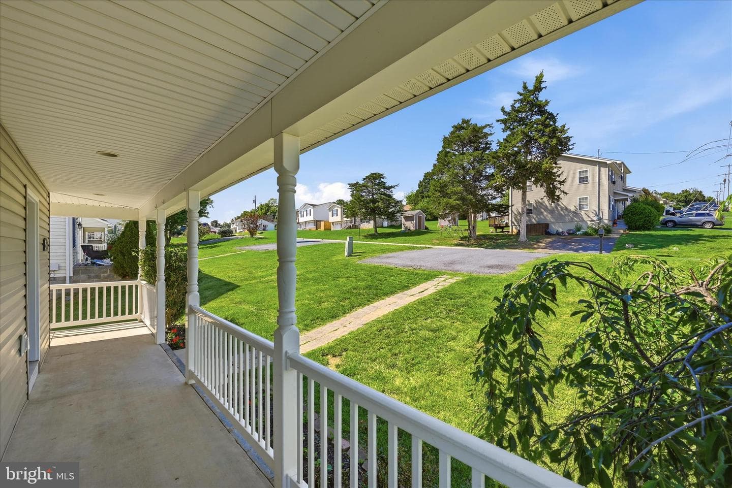 556 Thompson Street photo 8