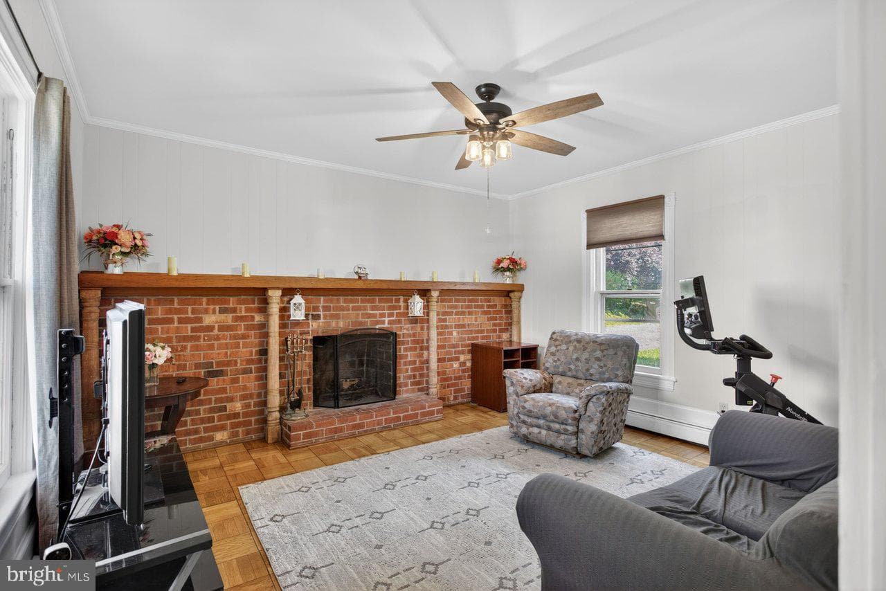 420 W Spring Street photo 7