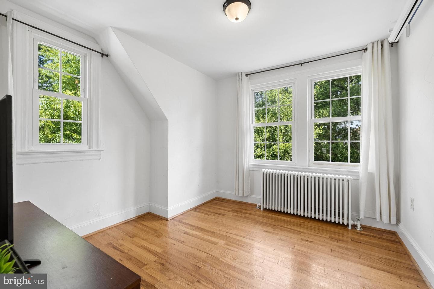 564 Orchard Street photo 29
