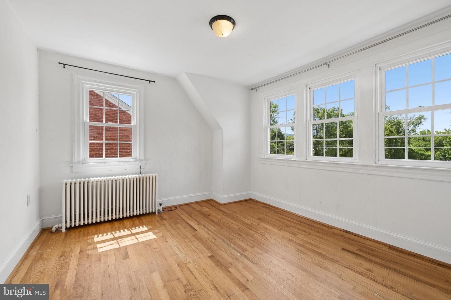 564 Orchard Street photo 31