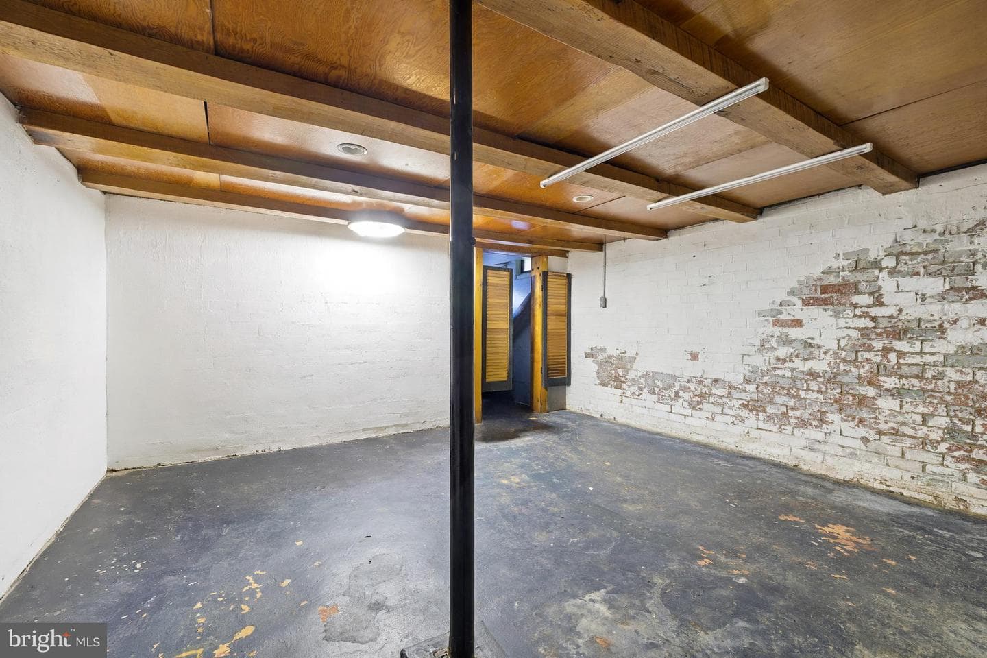 564 Orchard Street photo 35