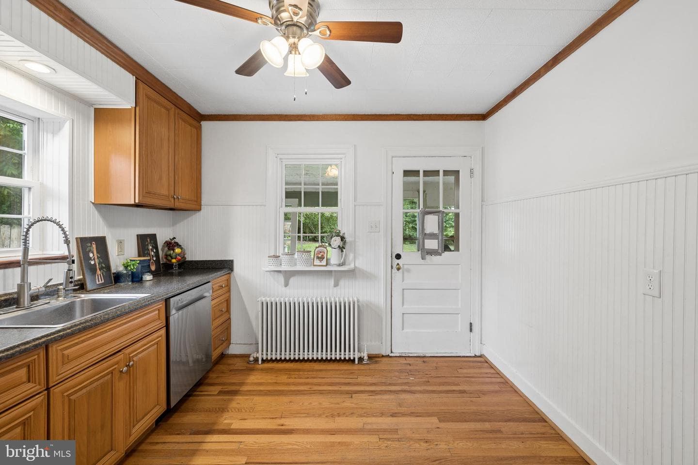 564 Orchard Street photo 8
