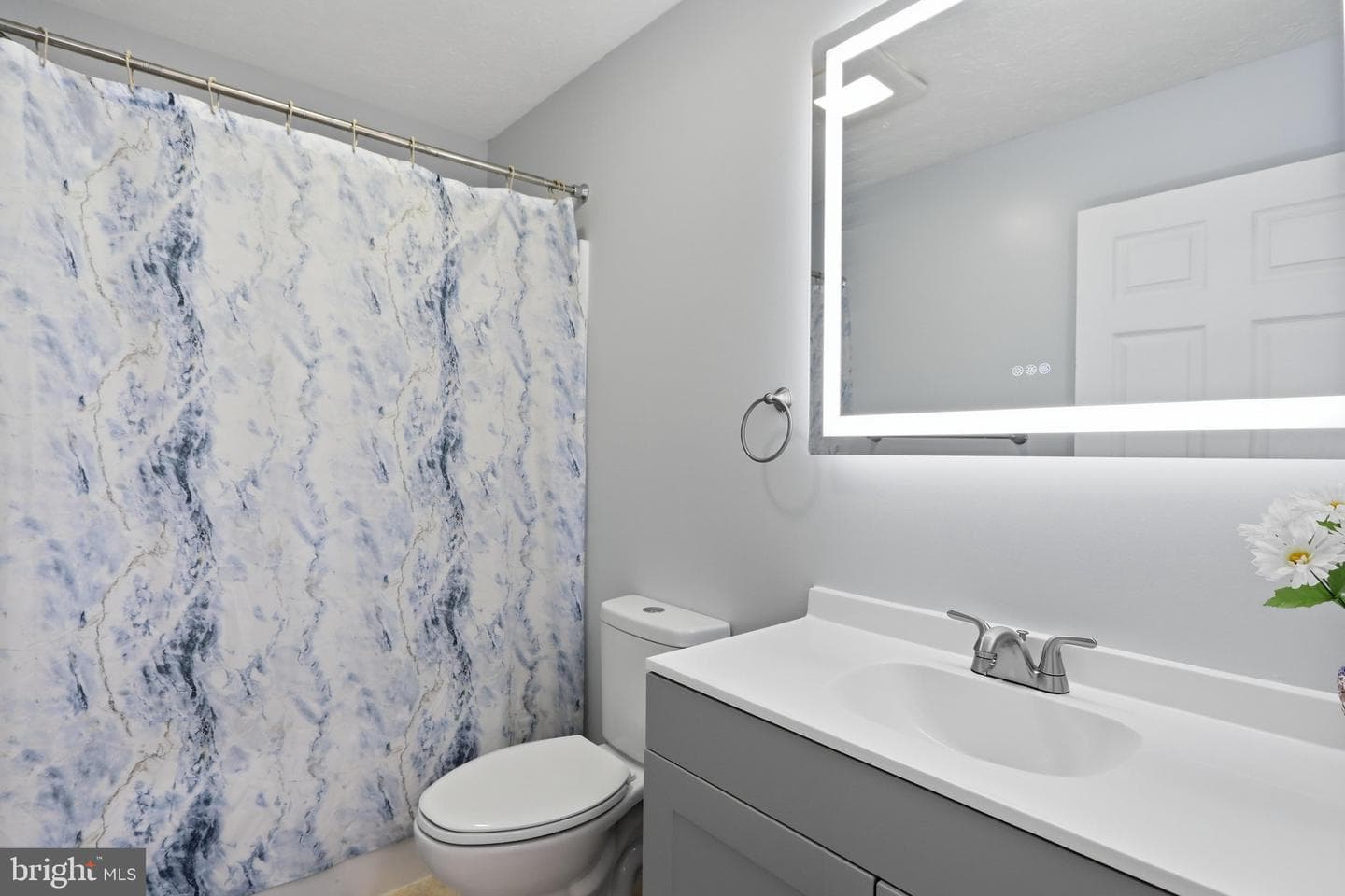 110 Summers Lane photo 31