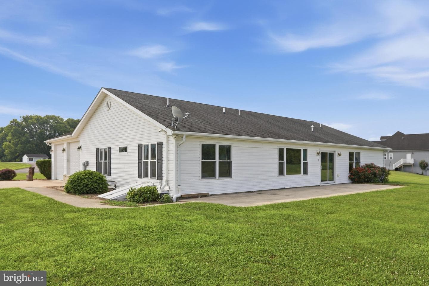 110 Summers Lane photo 43